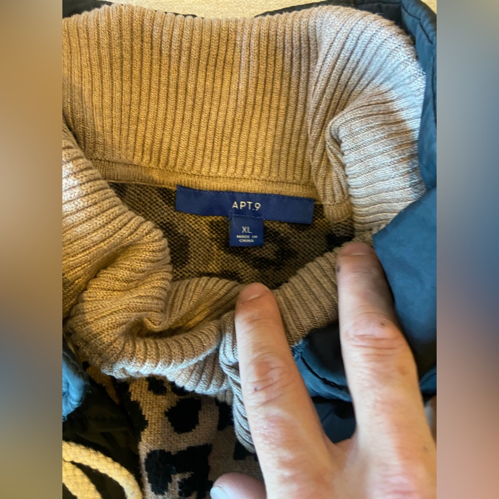 Vest - Picture 2 of 4